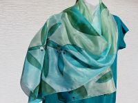Hedvábná šála - Šlépěje v borůvkách 2 Batitex - modní trička, mikiny, šátky, šály, kravaty