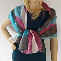 Hedvábná malovaná šála - Cestou ostružinových skřítků 2 Batitex - malovaná, batikovaná trička, šaty, mikiny, šátky, šály, kravaty