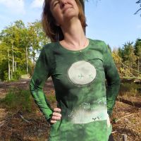 Dámské originální malované tričko - Zelaný svět Batitex - malovaná, batikovaná trička, šaty, mikiny, šátky, šály, kravaty