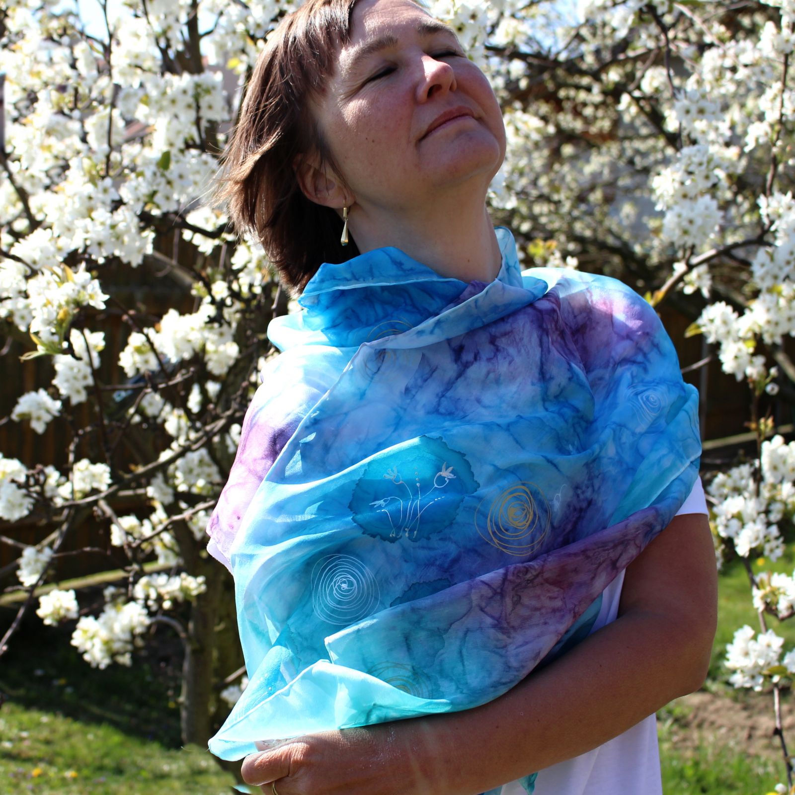 Hedvábná malovaná šála - Hnízdečka jara Batitex - malovaná, batikovaná trička, mikiny, hedvábné šátky, šály, kravaty