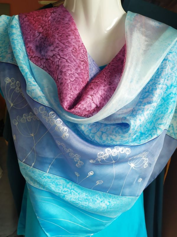 Hedvábný malovaný šátek - Zaostřeno na april Batitex - malovaná, batikovaná trička, šaty, mikiny, šátky, šály, kravaty