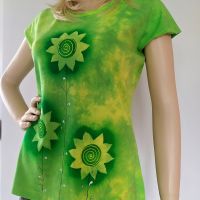 Dámské malované batikovaná tričko - Na kolotoči jara | velikost XS, velikost S, velikost M, velikost L, velikost XL, velikost 2XL