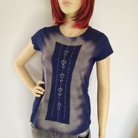Dámské malované tričko - Inspirace modrotisku Batitex - modní trička, mikiny, šátky, šály, kravaty