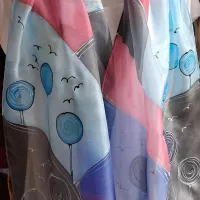 Hedvábná šála - V pleskotu havranních křídel Batitex - malovaná, batikovaná trička, šaty, mikiny, šátky, šály, kravaty