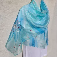 Hedvábná ručně malovaná šála - Mrazivý květ  | velikost 180cmx45cm