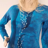 Malované batikované tričko - Na dotyk zimy Batitex - malovaná, batikovaná trička, šaty, mikiny, šátky, šály, kravaty Malované batikované tričko - Na dotyk zimy Batitex - malovaná, batikovaná trička, šaty, mikiny, šátky, šály, kravaty