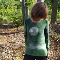 Dámské originální malované tričko - Zelaný svět Batitex - malovaná, batikovaná trička, šaty, mikiny, šátky, šály, kravaty Dámské originální malované tričko - Zelaný svět Batitex - malovaná, batikovaná trička, šaty, mikiny, šátky, šály, kravaty