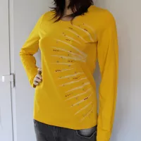 Dámské malované tričko - Na křídlech paprsků Jana Petříková, Nová 458, 78313 Štěpánov, batitex@seznam.cz Dámské malované tričko - Na křídlech paprsků Jana Petříková, Nová 458, 78313 Štěpánov, batitex@seznam.cz