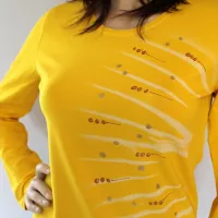 Dámské malované tričko - Na křídlech paprsků Jana Petříková, Nová 458, 78313 Štěpánov, batitex@seznam.cz Dámské malované tričko - Na křídlech paprsků Jana Petříková, Nová 458, 78313 Štěpánov, batitex@seznam.cz