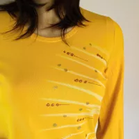 Dámské malované tričko - Na křídlech paprsků Jana Petříková, Nová 458, 78313 Štěpánov, batitex@seznam.cz Dámské malované tričko - Na křídlech paprsků Jana Petříková, Nová 458, 78313 Štěpánov, batitex@seznam.cz