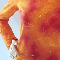 Malované batikované tričko - Podzimní rozšáda Batitex - malovaná, batikovaná trička, šaty, mikiny, šátky, šály, kravaty Malované batikované tričko - Podzimní rozšáda Batitex - malovaná, batikovaná trička, šaty, mikiny, šátky, šály, kravaty