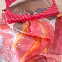 Hedvábný šátek 2v1 - Když zelenou oranžová střídá Batitex - malovaná, batikovaná trička, šaty, mikiny, šátky, šály, kravaty Hedvábný šátek 2v1 - Když zelenou oranžová střídá Batitex - malovaná, batikovaná trička, šaty, mikiny, šátky, šály, kravaty