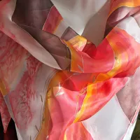 Hedvábný šátek 2v1 - Když zelenou oranžová střídá Batitex - malovaná, batikovaná trička, šaty, mikiny, šátky, šály, kravaty Hedvábný šátek 2v1 - Když zelenou oranžová střídá Batitex - malovaná, batikovaná trička, šaty, mikiny, šátky, šály, kravaty